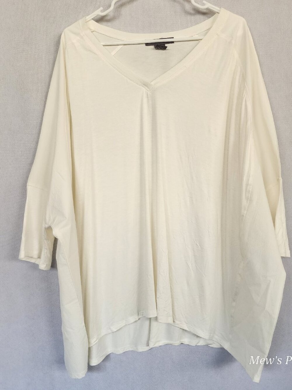 NWOT - Kate & Mallory Off White V-Neck Short Sleeve, Size 1X